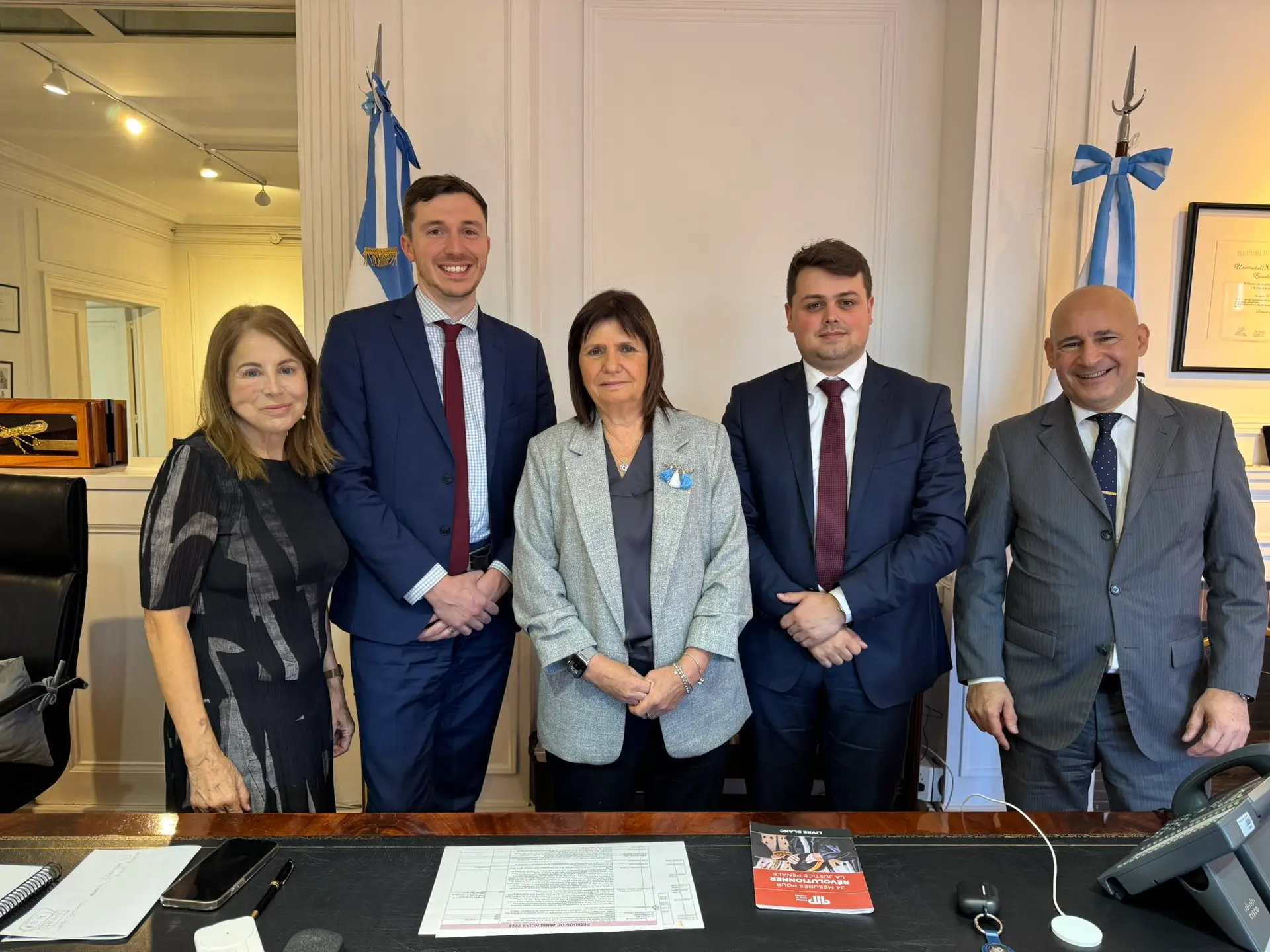 Patricia Bullrrich recibió en una interesantísima audiencia a Pierre-Marie Sève y a François B., de l’Institut pour la Justice, acompañados por UJ