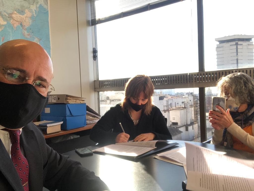 Asistimos a los familiares en el Caso “Encaje” suscribiendo el Convenio ante la Corte Interamericana por el cual Chaco y el Estado Nacional asumieron su responsabilidad internacional por “denegación de justicia” a Víctimas de Homicidio. DDHH para Víctimas.